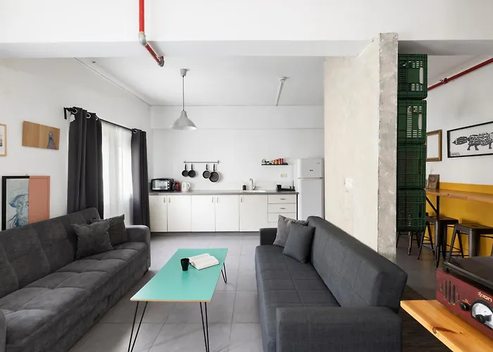 Rena\'S House